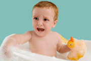 Assurer la sécurité de son enfant dans la salle de bains